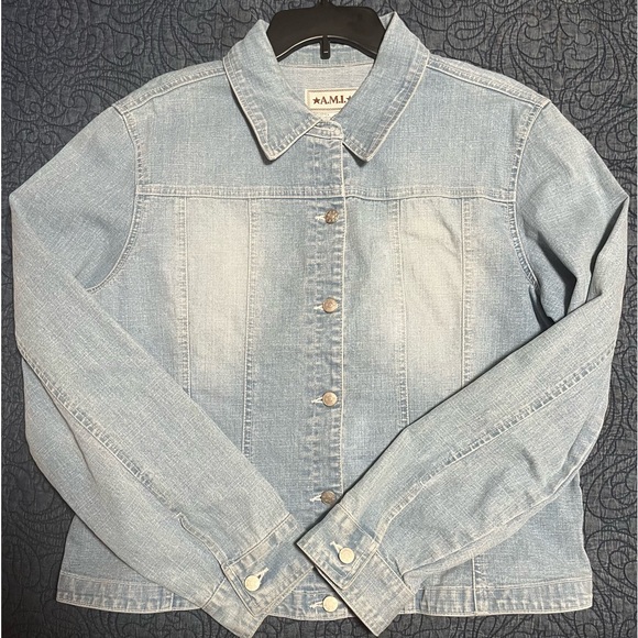 ⭐️ A.M.I. ⭐️ Vintage Denim Decorative Jacket - Picture 3 of 9